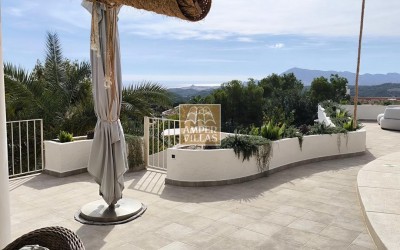 Fantastic villa with panoramic sea views.
